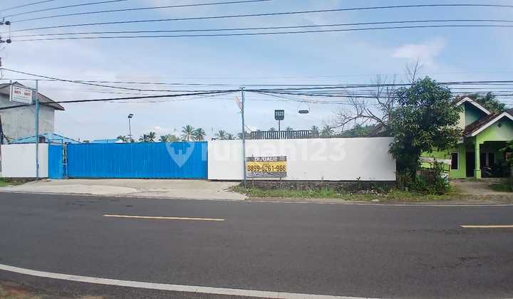 Warehouse Plus Employee Mess on Tanjung Lesung Main Road Warehouse Plus Employee Mess on Tanjung Lesung Main Road