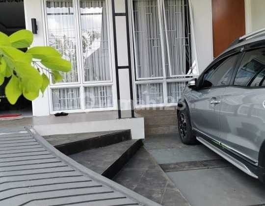 Beautiful 1-Story House, Spacious, Hook Position, in the Elite Bintaro Area, Freehold Title. 2