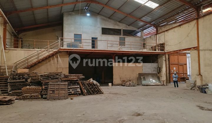 Warehouse for Rent on Ciledug Raya Near Way Puri Beta Bus Stop Warehouse for Rent on Ciledug Raya Near Way Puri Beta Bus Stop