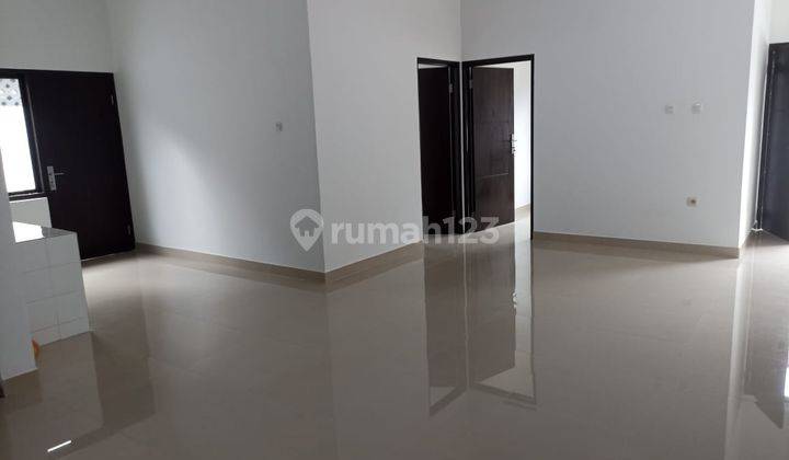 Rumah Bagus Unfurnished SHM di Kopo Permai , Bandung 2