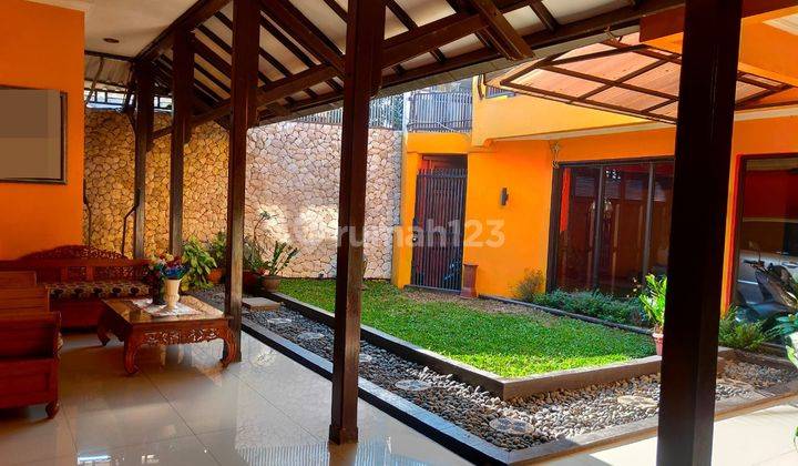 Rumah Bagus Unfurnished SHM di Cibolerang, Bandung 1