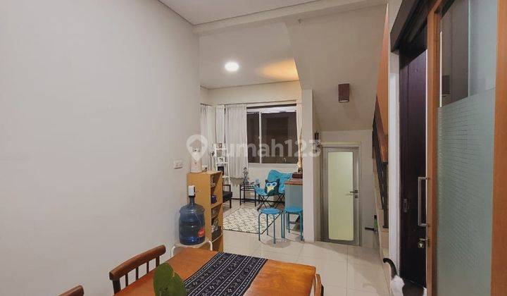 Rumah 2 Lantai Bagus Unfurnished SHM di Setraduta , Bandung 1