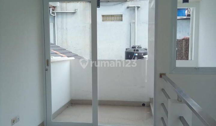 Rumah 2 Lantai Bagus Unfurnished SHM di Taman Kopo Indah 1, Bandung 2