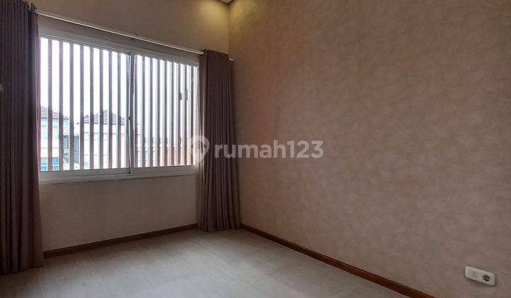 Rumah 2 Lantai Bagus Furnished SHM di Pondok Hijau , Bandung 2