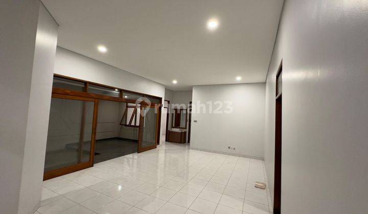 Rumah Bagus Unfurnished SHM di Singgasana, Bandung 1