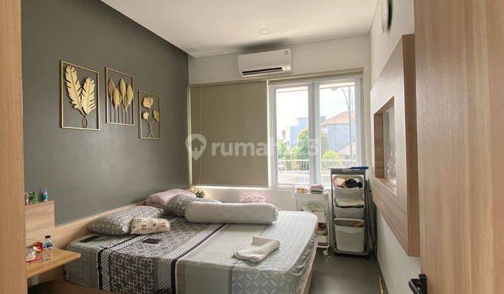 Rumah Bagus Semi Furnished SHM di Singgasana, Bandung 1