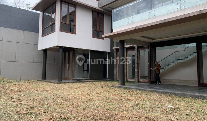 Rumah 2 Lantai Bagus Unfurnished SHM di Setra Duta, Bandung 1