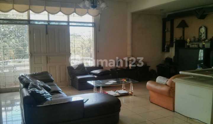 Rumah Bagus Unfurnished SHM di Taman Holis Mainroad, Bandung 2