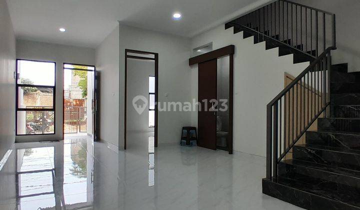 Rumah 2 Lantai Bagus Unfurnished SHM di Mekar Wangi, Bandung 1