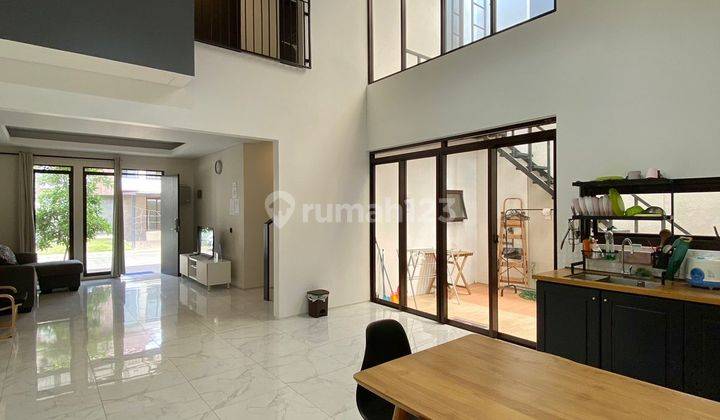 Rumah 2 Lantai Bagus Semi Furnished SHM di Kbp Tatar Simakirana , Bandung 1