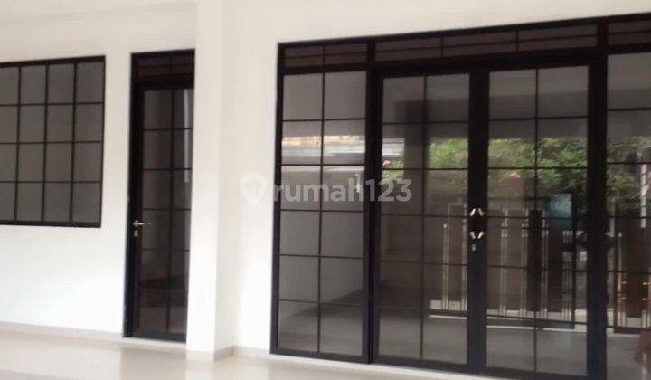 JUAL RUMAH PUSAT KOTA (Bangunan baru) KEMBAR 1