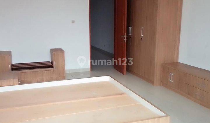 JUAL RUMAH PUSAT KOTA (Bangunan baru) KEMBAR 2