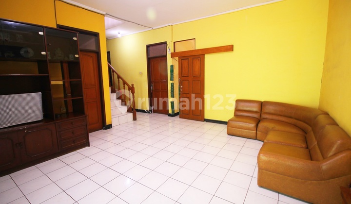 Rumah 2 Lantai TCI Ada Taman Dpan dan belakang Rumah 2 Lantai TCI Ada Taman Dpan dan belakang