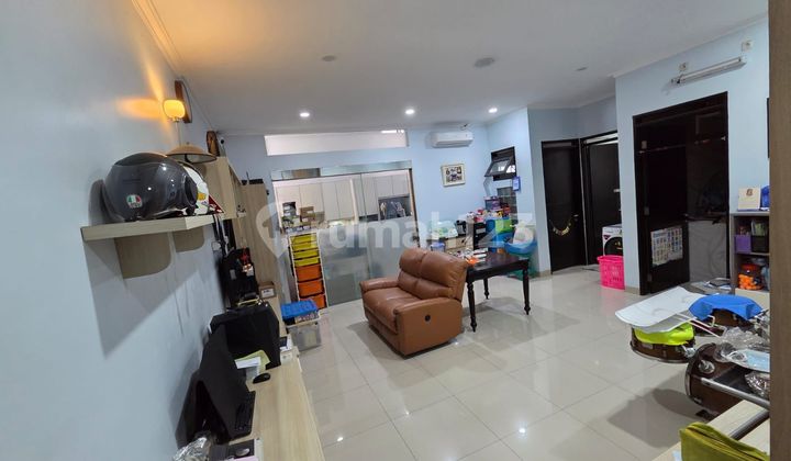 Rumah Singgasana Pradana Semi Furnished