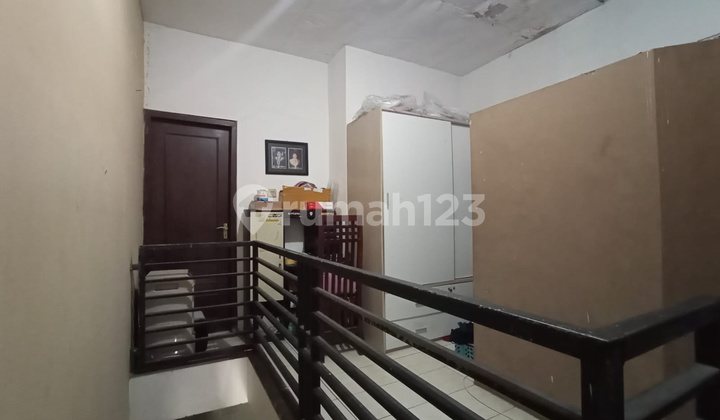Puri Surya Jaya, Rumah Full Furnished 2 Lantai Hook 3