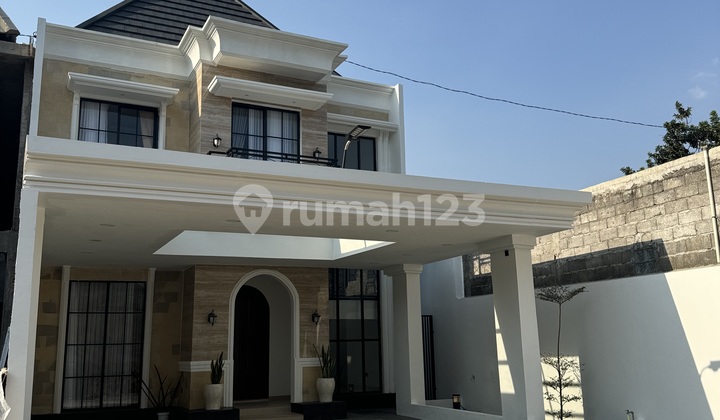 Rumah Mewah Sleman 2 Lantai American Classic Jl Wates Km 8