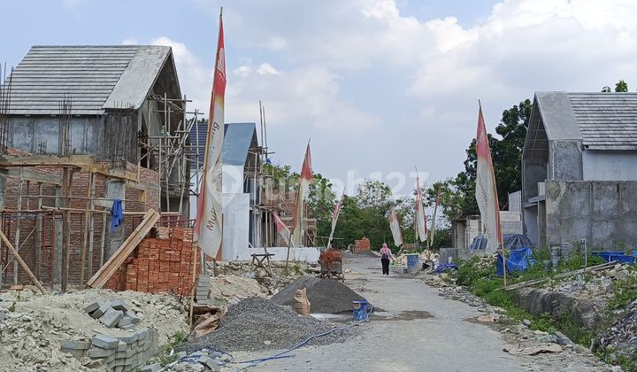 Strategic House Near UMY and PKU Gamping Hospital, Quiet and Comfortable Environment.