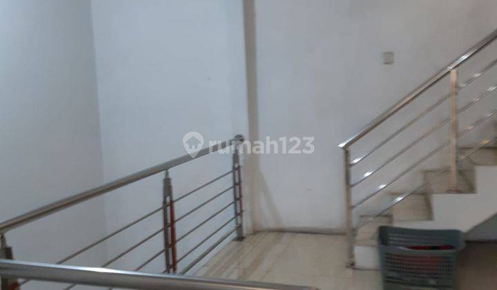 Rumah 3 Lantai Semi Furnished SHM di Jl. Mangga, Jakarta Barat 2