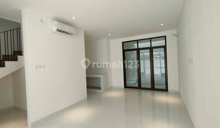 Rumah 2 Lantai SHM di Sunrise Garden Jakarta Barat 2