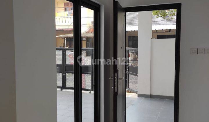 Rumah 2 Lantai Sudah Renov Total, Siap Huni, Strategis 1