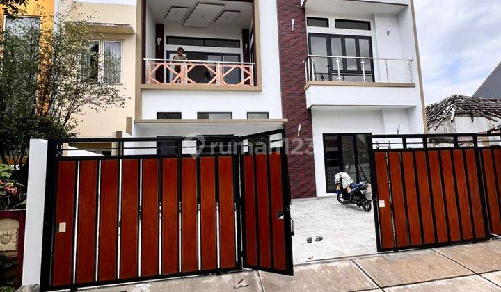 Rumah Renov Total, 2 Lantai, Siap Huni, Strategis 1