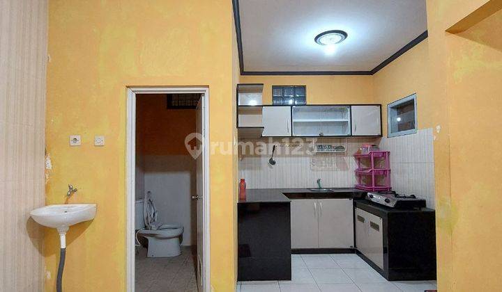 Rumah Semi Furnish 2 Kamar Tidur Di Kepanjen Dengan Carport Luas  2
