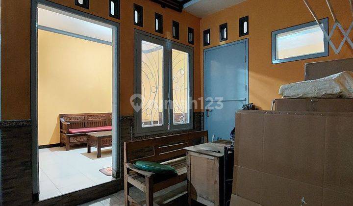 Rumah Semi Furnish 2 Kamar Tidur Di Kepanjen Dengan Carport Luas  10
