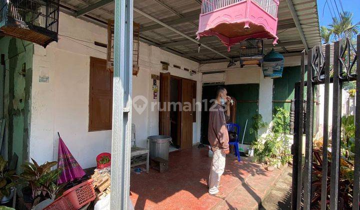 Rumah 3 Kamar Tidur Dekat Mog Terdapat Teras Dan Toko Kecil  3