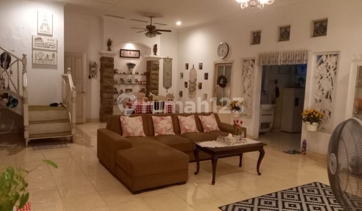 Jual Rumah Usaha di Jemursari Timur Posisi Pojok Row Jalan Lebar