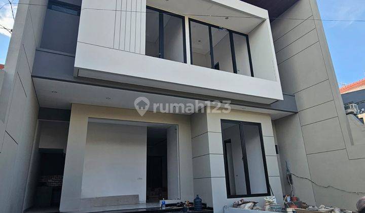 Jual Rumah Premium Baru di Manyar Jaya 2 Lantai Hadap Selatan 2