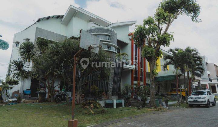 Rumah Ijen Nirwana Residence Malang 2 Lantai Hoek Semi Furnished 1