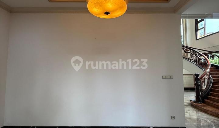Jual Mewah Rumah Araya 1 Bangunan 2 Lantai Ada 5 Kamar Tidur SHM 2