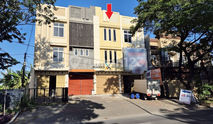 Jual Ruko Raya MERR 3,5 Lantai Lokasi Strategis dan Parkiran Luas Jual Ruko Raya MERR 3,5 Lantai Lokasi Strategis dan Parkiran Luas