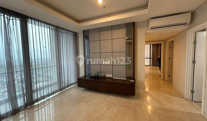 Jual Apartemen Voila Ciputra World 4 BR Lanta 29 Semi Furnish Lux 1