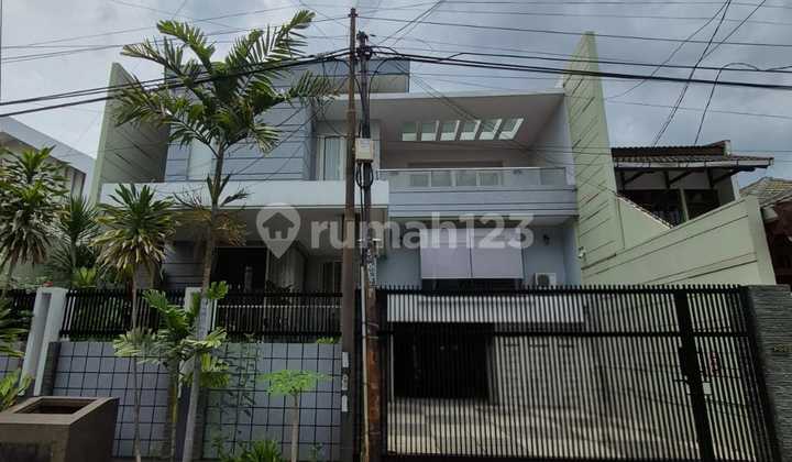 Jual Rumah Minimalis di Dharmahusada Indah Split Level Furnished Jual Rumah Minimalis di Dharmahusada Indah Split Level Furnished