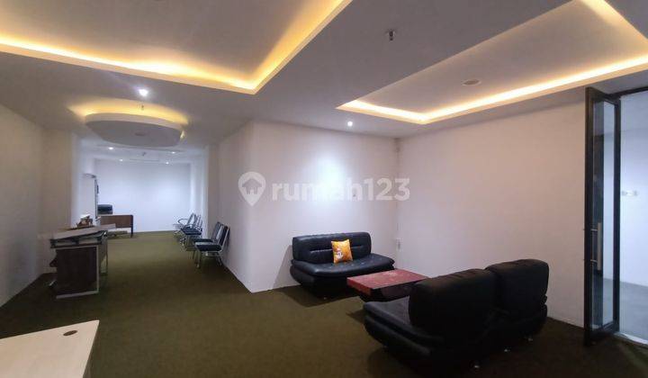 Sewa Ruang Kantor Spazio Office Tower Lantai 5 Hadap Pakuwon Mall 2