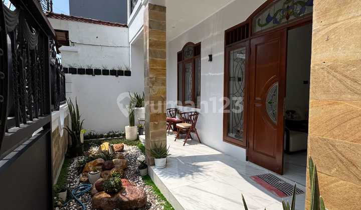 Jual Rumah Second Sutorejo Timur 2 Lantai Full Renovasi Apik 2