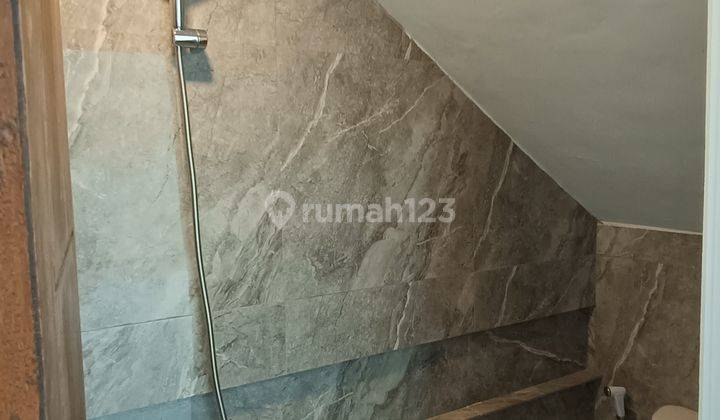 Rumah 2 Lantai Siap Huni , Strategis Dekat Tol Cibubur 8