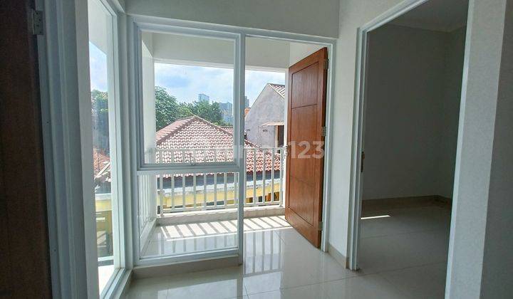 Rumah 2 Lantai Siap Huni , Strategis Dekat Tol Cibubur 16