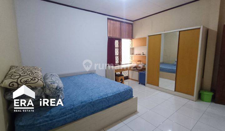 Rumah Bagus Nyaman dan Luas di Laweyan semi Furnished 6
