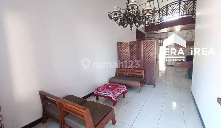 Rumah Bagus Nyaman dan Luas di Laweyan semi Furnished 8