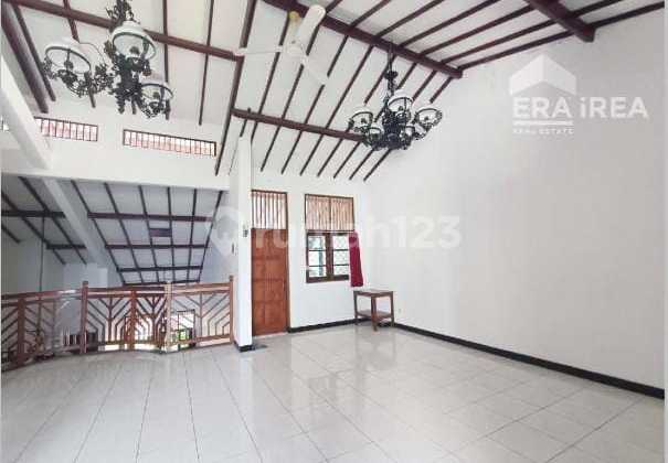 Disewa Rumah 2 Lantai Semi Furnished di Area Laweyan 7