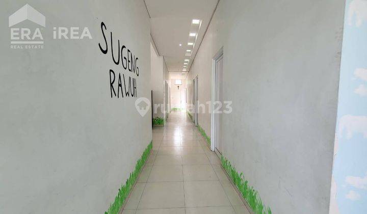 Disewakan Ruang Usaha Tengah Kota Dengan Halaman Luas 5