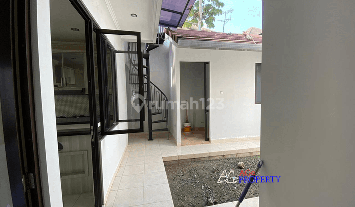 Rumah dijual  di Jl. Legenda Wisata 13