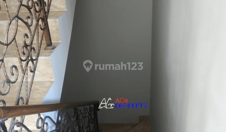 Disewa Rumah Bergaya Modern Minimalis di Cipayung  4