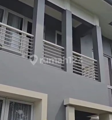 Rumah Mewah di Jalan Boulevard Kota Wisata Rumah Mewah di Jalan Boulevard Kota Wisata