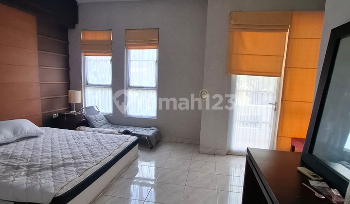 Rent a Fully Furnished Contemporary House in Kotawisata 2