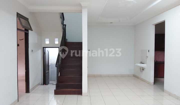 Modern Hook House in Legenda Wisata 2