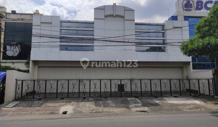 Dijual showroom mobil pucang anom timur 1