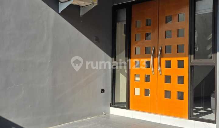 Dijual Rumah Villa Valencia Surabaya
